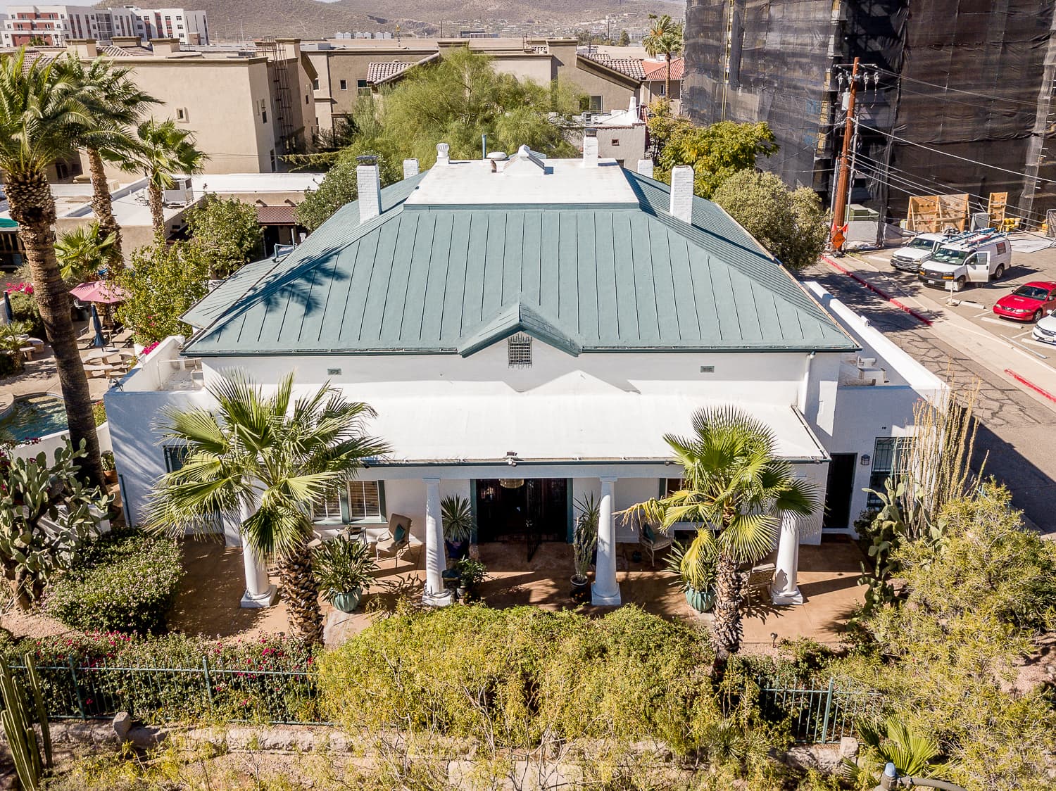 view of historic property in city center