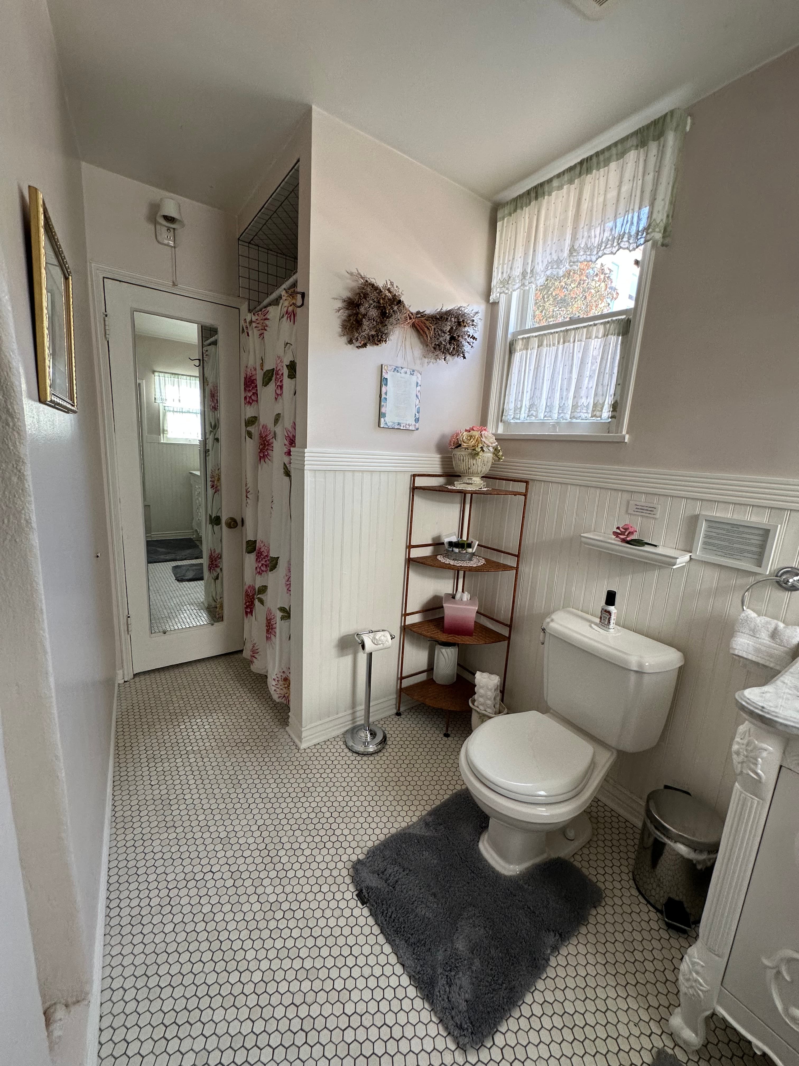 Rose bathroom